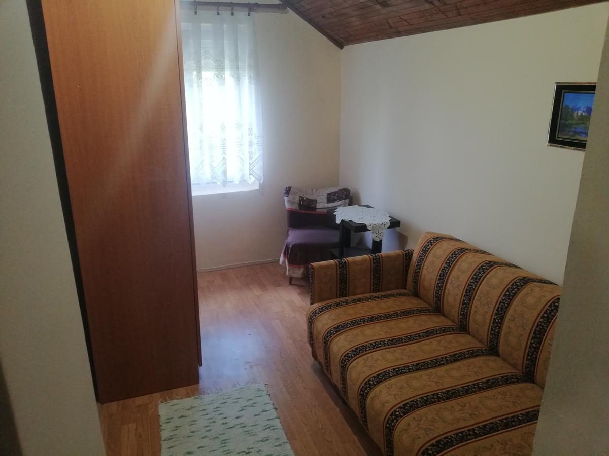 Guest House Jevtovic スレムスキ・カルロヴツィ エクステリア 写真